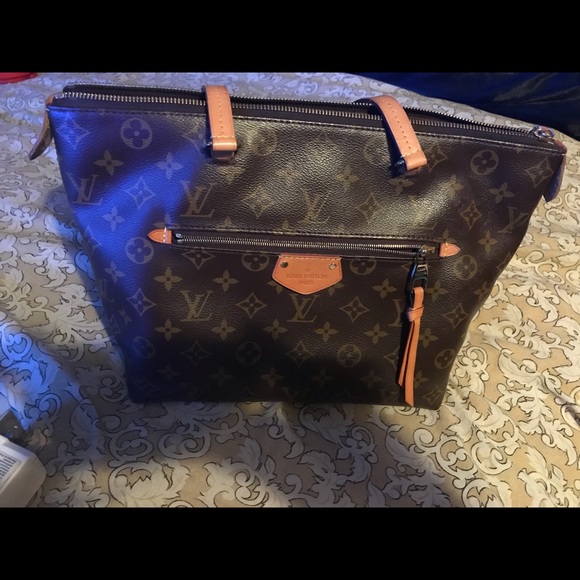 Authentic Louis Vuitton lenea tote Sold Sold Sold - Picture 3 of 6
